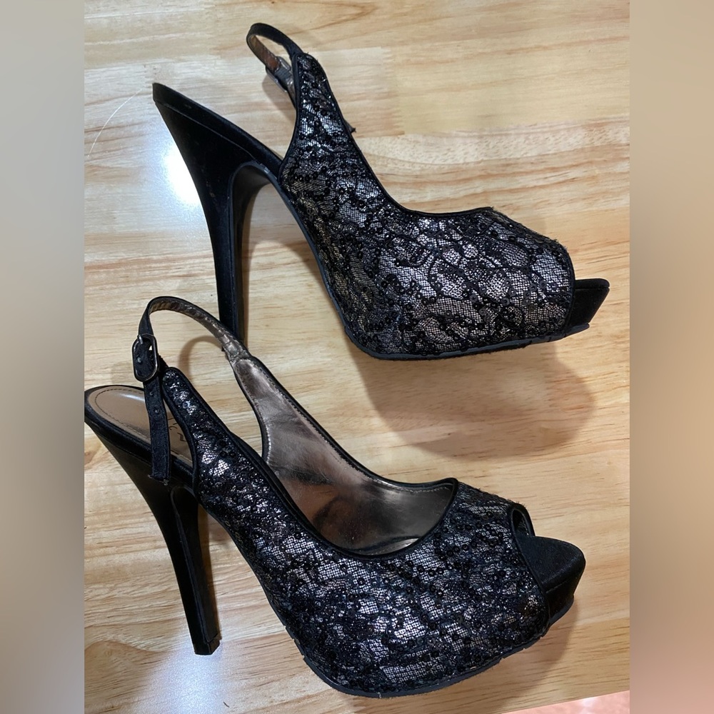 Touch of Nina high heels black lacy design